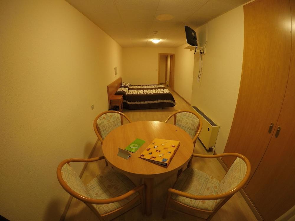Somriu M28 Hotel